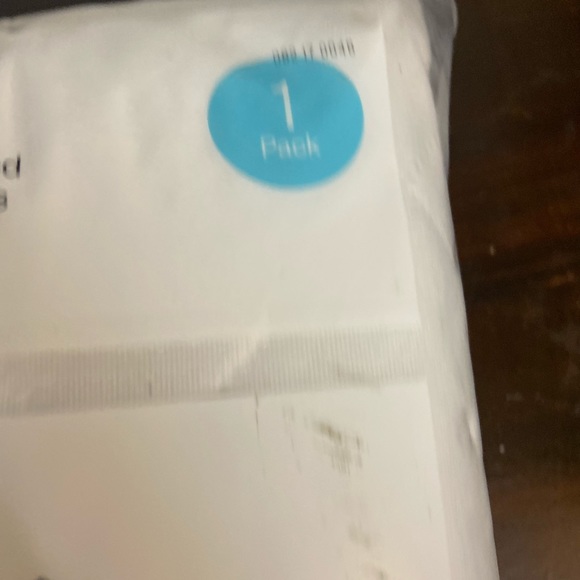 Nwt Room essentials waterproof under pad white 
Use with any mattress 
35” x 48” - Picture 3 of 8